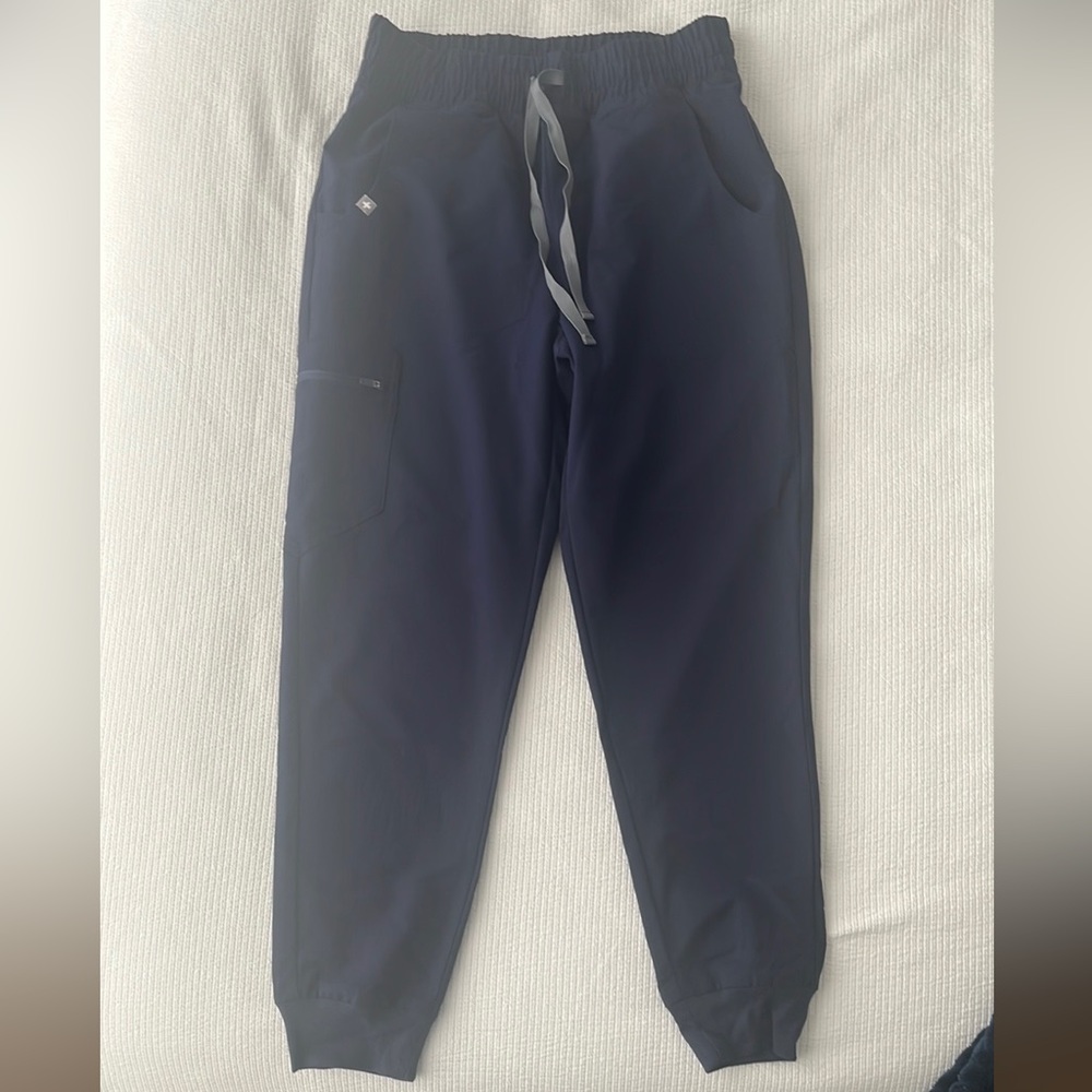 Figs women’s navy zamora high waisted petite jogger scrub pants size S!!